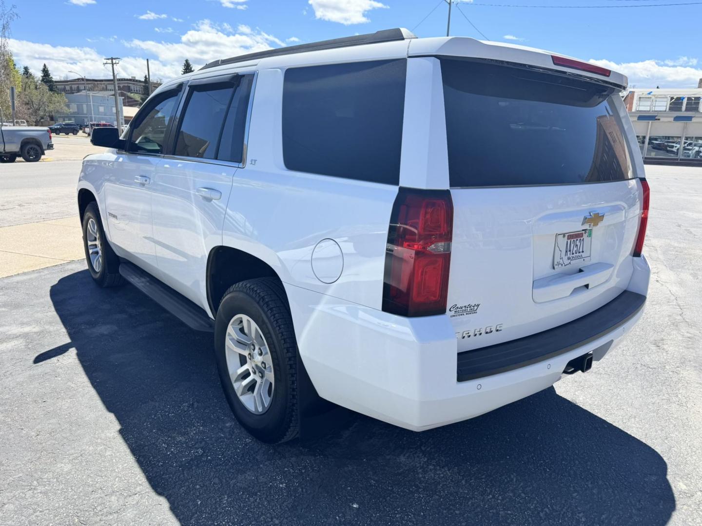 2015 WHITE /Black Chevrolet Tahoe LT 4WD (1GNSKBKC3FR) with an 5.3L V8 OHV 16V engine, 6-Speed Automatic transmission, located at 116 5th Avenue South, Lewistown, MT, 59457, 47.063877, -109.427879 - Two Owner local trade Tahoe!- Photo#4