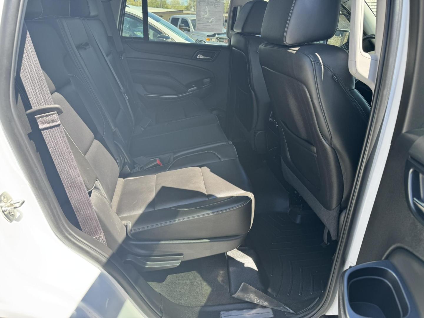 2015 WHITE /Black Chevrolet Tahoe LT 4WD (1GNSKBKC3FR) with an 5.3L V8 OHV 16V engine, 6-Speed Automatic transmission, located at 116 5th Avenue South, Lewistown, MT, 59457, 47.063877, -109.427879 - Two Owner local trade Tahoe!- Photo#8