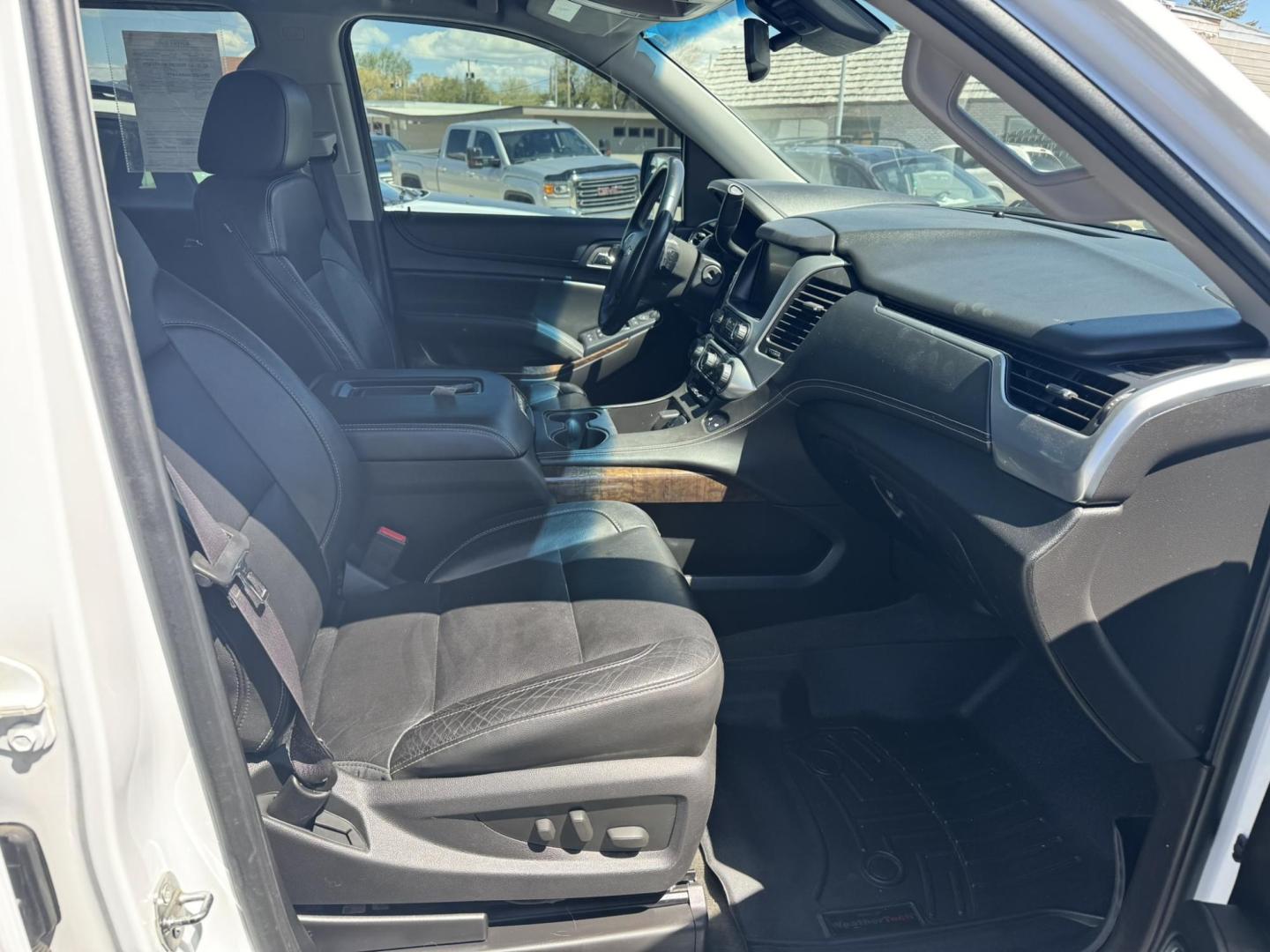 2015 WHITE /Black Chevrolet Tahoe LT 4WD (1GNSKBKC3FR) with an 5.3L V8 OHV 16V engine, 6-Speed Automatic transmission, located at 116 5th Avenue South, Lewistown, MT, 59457, 47.063877, -109.427879 - Two Owner local trade Tahoe!- Photo#7