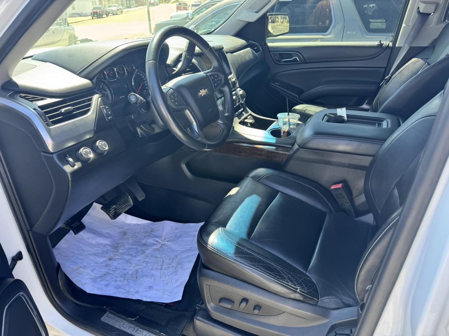 2015 WHITE /Black Chevrolet Tahoe LT 4WD (1GNSKBKC3FR) with an 5.3L V8 OHV 16V engine, 6-Speed Automatic transmission, located at 116 5th Avenue South, Lewistown, MT, 59457, 47.063877, -109.427879 - Two Owner local trade Tahoe!- Photo#12