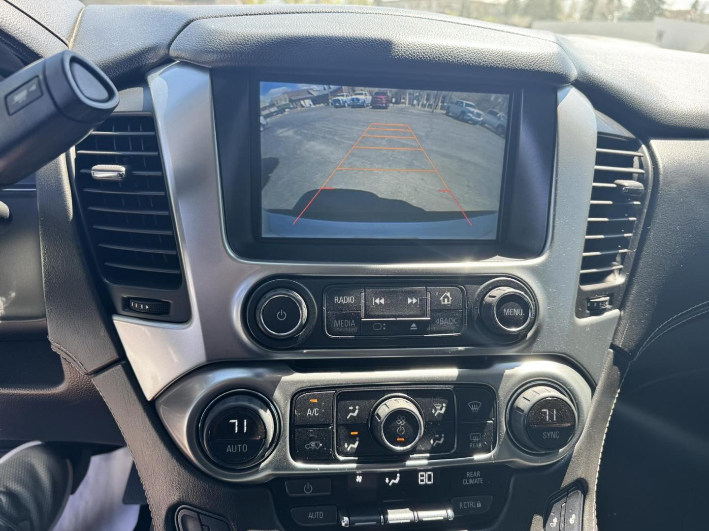 2015 WHITE /Black Chevrolet Tahoe LT 4WD (1GNSKBKC3FR) with an 5.3L V8 OHV 16V engine, 6-Speed Automatic transmission, located at 116 5th Avenue South, Lewistown, MT, 59457, 47.063877, -109.427879 - Two Owner local trade Tahoe!- Photo#20