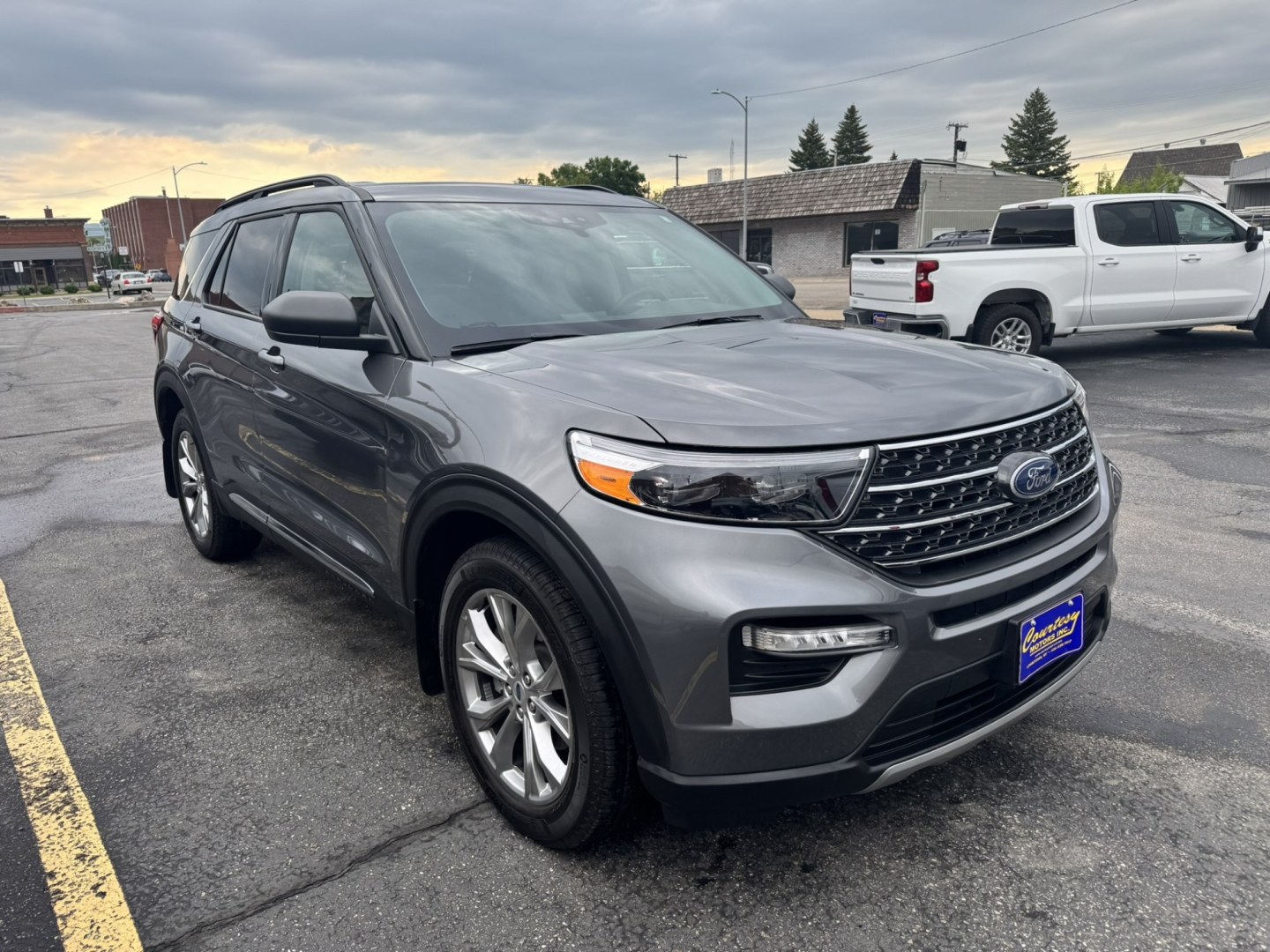 2023 Ford Explorer XLT 4WD's photo