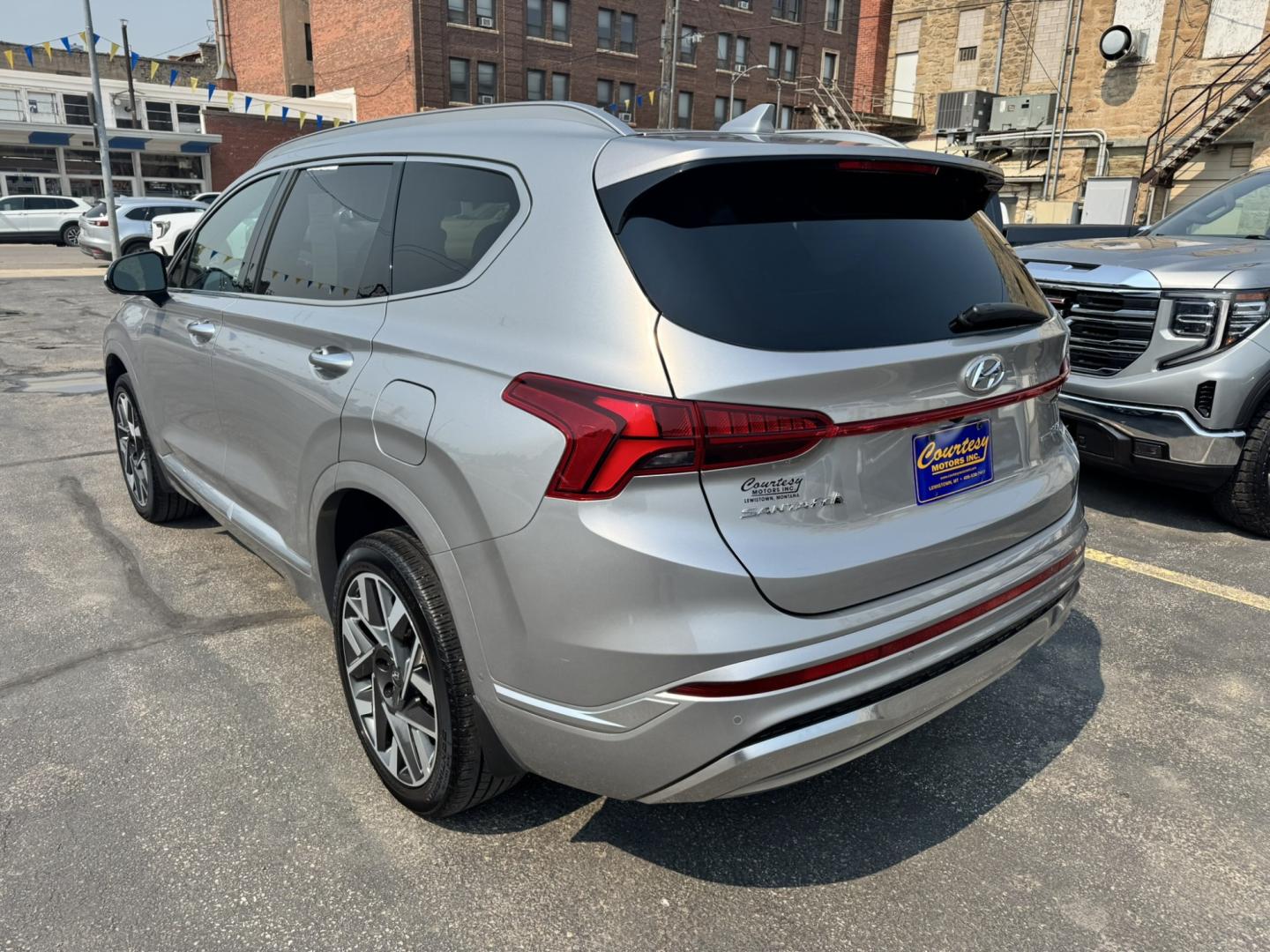 2023 Silver /Black Hyundai Santa Fe Calligraphy AWD (5NMS5DAL0PH) with an 2.5L L4 DOHC 16V engine, 6A transmission, located at 116 5th Avenue South, Lewistown, MT, 59457, 47.063877, -109.427879 - Luxury, comfort, and confidence come together in this 2023 Hyundai Santa Fe Calligraphy AWD! Finished with Hyundai's top-of-the-line Calligraphy trim, this SUV is loaded with premium features including quilted Nappa leather seating, panoramic sunroof, premium Bose audio, large touchscreen with navig- Photo#4