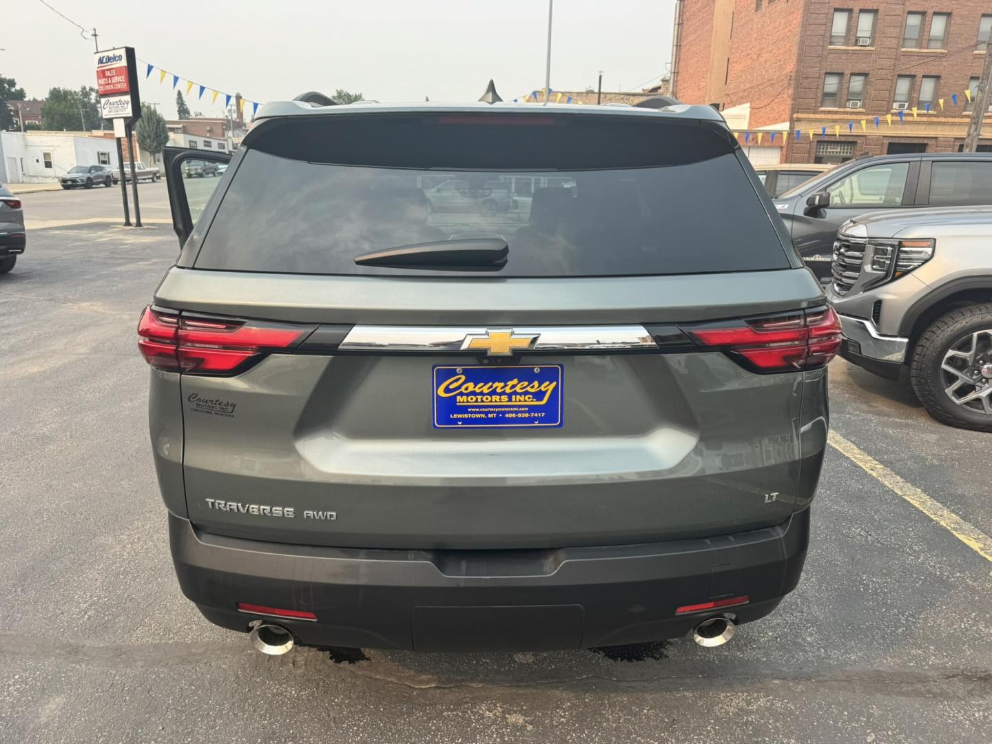 2023 Grey /Black Chevrolet Traverse LT Feather AWD (1GNEVHKW2PJ) with an 3.6L V6 DOHC 24V engine, 9A transmission, located at 116 5th Avenue South, Lewistown, MT, 59457, 47.063877, -109.427879 - Need room for the whole family without sacrificing comfort or capability? Check out this 2023 Chevrolet Traverse LT AWD with leather! This GM lease return has been well cared for and offers the peace of mind of a late-model SUV packed with the features today's drivers want. Inside you'll find premi- Photo#3