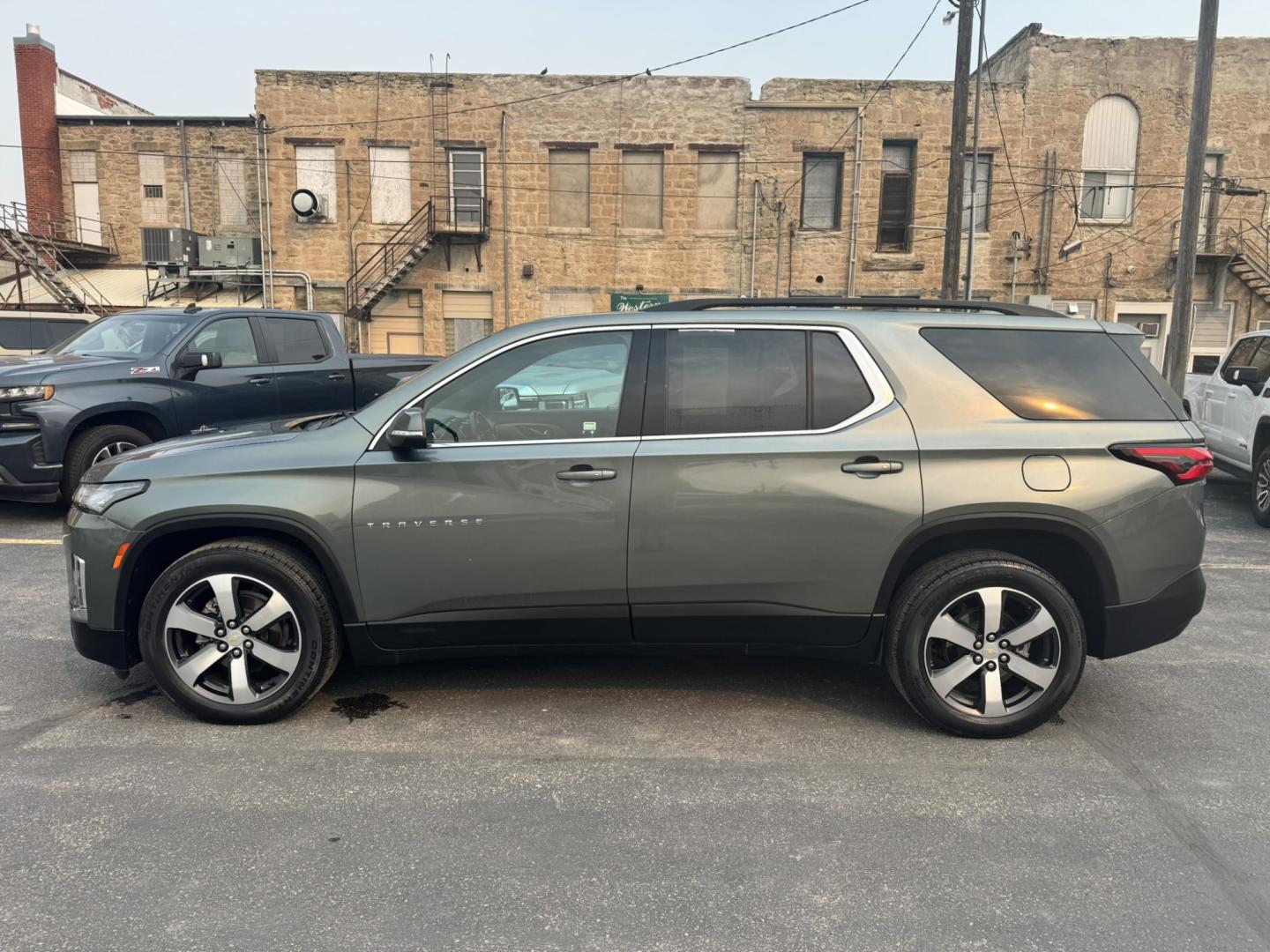 2023 Grey /Black Chevrolet Traverse LT Feather AWD (1GNEVHKW2PJ) with an 3.6L V6 DOHC 24V engine, 9A transmission, located at 116 5th Avenue South, Lewistown, MT, 59457, 47.063877, -109.427879 - Need room for the whole family without sacrificing comfort or capability? Check out this 2023 Chevrolet Traverse LT AWD with leather! This GM lease return has been well cared for and offers the peace of mind of a late-model SUV packed with the features today's drivers want. Inside you'll find premi- Photo#5