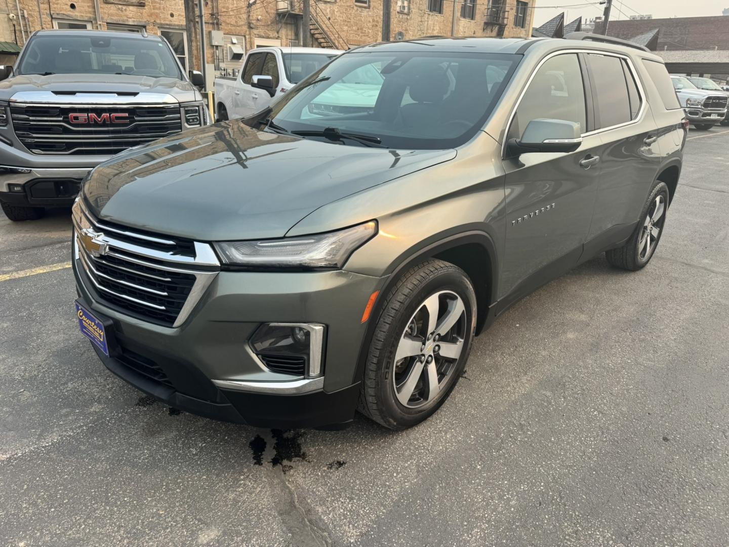 2023 Grey /Black Chevrolet Traverse LT Feather AWD (1GNEVHKW2PJ) with an 3.6L V6 DOHC 24V engine, 9A transmission, located at 116 5th Avenue South, Lewistown, MT, 59457, 47.063877, -109.427879 - Need room for the whole family without sacrificing comfort or capability? Check out this 2023 Chevrolet Traverse LT AWD with leather! This GM lease return has been well cared for and offers the peace of mind of a late-model SUV packed with the features today's drivers want. Inside you'll find premi- Photo#6