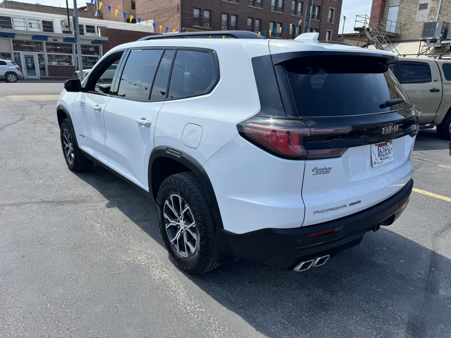 2024 WHITE /Gray GMC Acadia AT4 AWD (1GKENPKS3RJ) with an 2.5L L4 DOHC 16V engine, 9A transmission, located at 116 5th Avenue South, Lewistown, MT, 59457, 47.063877, -109.427879 - Adventure meets premium comfort in this 2024 GMC Acadia AT4 AWD! This factory lease return is ready for wherever the road—or the trail—takes you. With rugged AT4 styling, advanced technology, and All-Wheel Drive capability, it's built for Montana living while delivering the refinement you'd expe- Photo#4