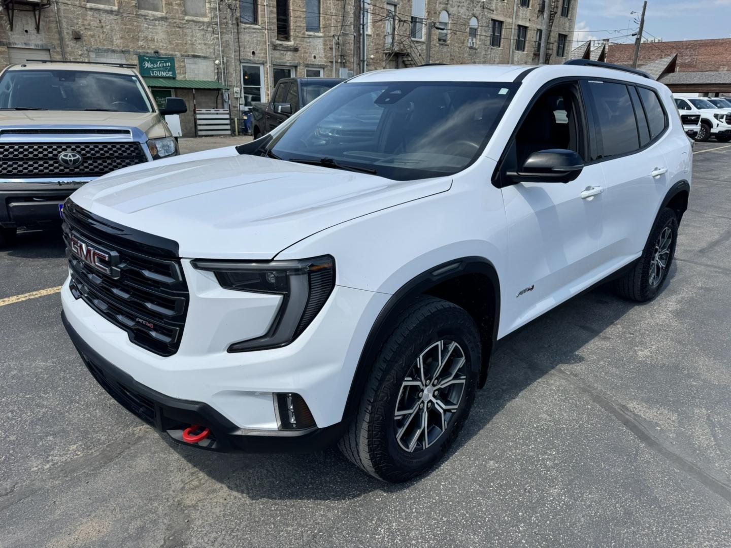 2024 WHITE /Gray GMC Acadia AT4 AWD (1GKENPKS3RJ) with an 2.5L L4 DOHC 16V engine, 9A transmission, located at 116 5th Avenue South, Lewistown, MT, 59457, 47.063877, -109.427879 - Adventure meets premium comfort in this 2024 GMC Acadia AT4 AWD! This factory lease return is ready for wherever the road—or the trail—takes you. With rugged AT4 styling, advanced technology, and All-Wheel Drive capability, it's built for Montana living while delivering the refinement you'd expe- Photo#6