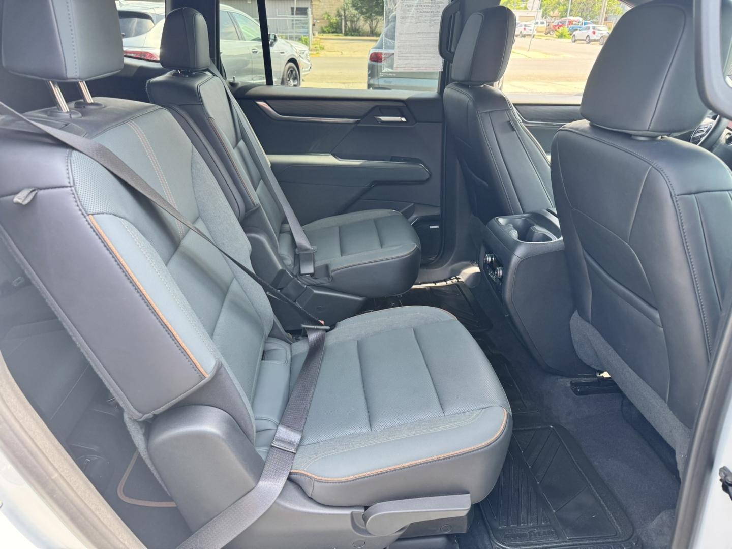 2024 WHITE /Gray GMC Acadia AT4 AWD (1GKENPKS3RJ) with an 2.5L L4 DOHC 16V engine, 9A transmission, located at 116 5th Avenue South, Lewistown, MT, 59457, 47.063877, -109.427879 - Adventure meets premium comfort in this 2024 GMC Acadia AT4 AWD! This factory lease return is ready for wherever the road—or the trail—takes you. With rugged AT4 styling, advanced technology, and All-Wheel Drive capability, it's built for Montana living while delivering the refinement you'd expe- Photo#8