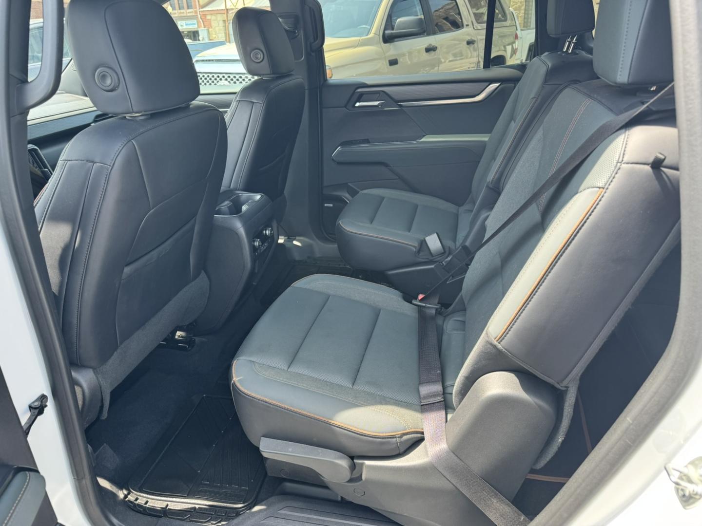 2024 WHITE /Gray GMC Acadia AT4 AWD (1GKENPKS3RJ) with an 2.5L L4 DOHC 16V engine, 9A transmission, located at 116 5th Avenue South, Lewistown, MT, 59457, 47.063877, -109.427879 - Adventure meets premium comfort in this 2024 GMC Acadia AT4 AWD! This factory lease return is ready for wherever the road—or the trail—takes you. With rugged AT4 styling, advanced technology, and All-Wheel Drive capability, it's built for Montana living while delivering the refinement you'd expe- Photo#12