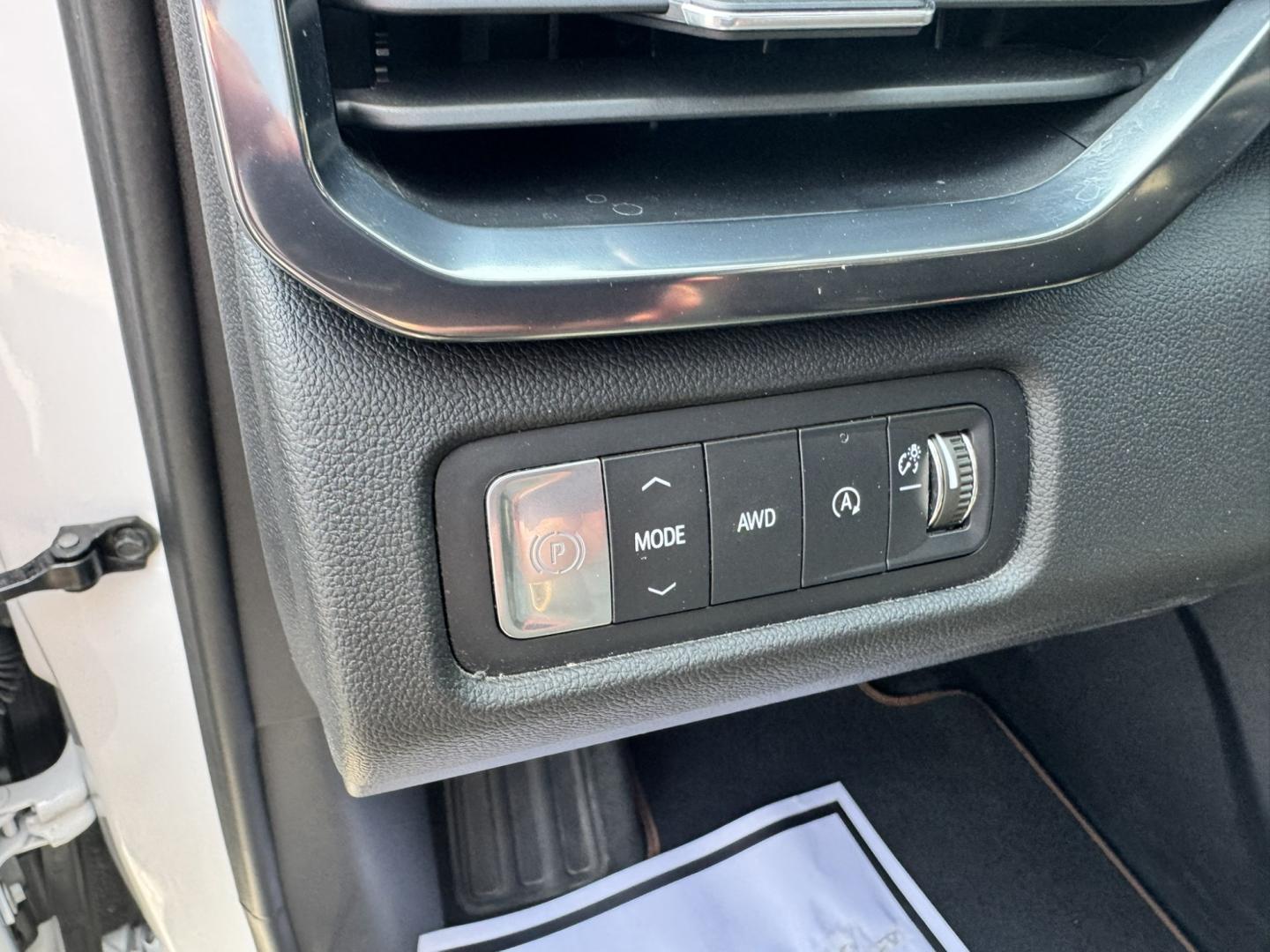 2024 WHITE /Gray GMC Acadia AT4 AWD (1GKENPKS3RJ) with an 2.5L L4 DOHC 16V engine, 9A transmission, located at 116 5th Avenue South, Lewistown, MT, 59457, 47.063877, -109.427879 - Adventure meets premium comfort in this 2024 GMC Acadia AT4 AWD! This factory lease return is ready for wherever the road—or the trail—takes you. With rugged AT4 styling, advanced technology, and All-Wheel Drive capability, it's built for Montana living while delivering the refinement you'd expe- Photo#15