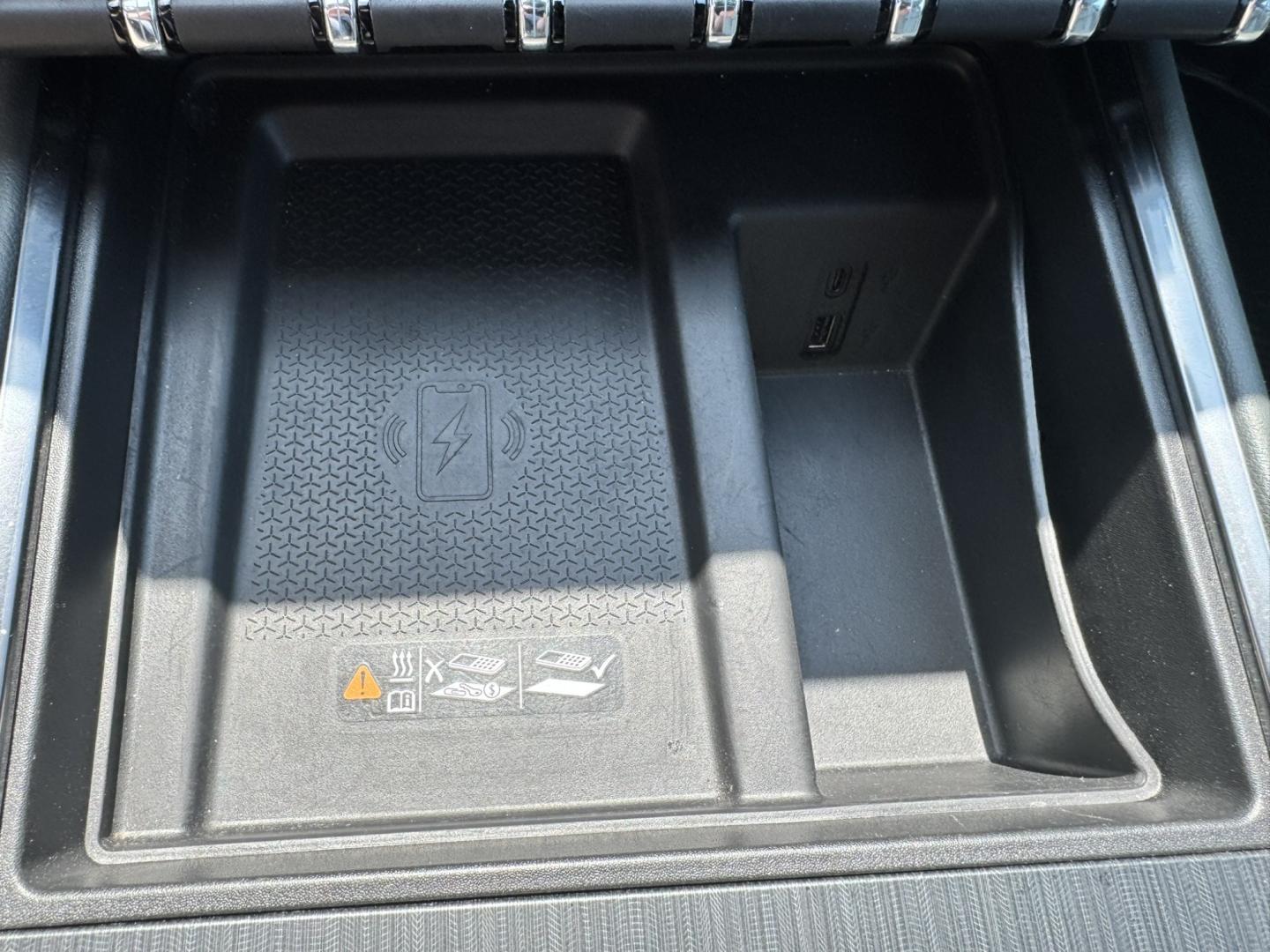 2024 WHITE /Gray GMC Acadia AT4 AWD (1GKENPKS3RJ) with an 2.5L L4 DOHC 16V engine, 9A transmission, located at 116 5th Avenue South, Lewistown, MT, 59457, 47.063877, -109.427879 - Adventure meets premium comfort in this 2024 GMC Acadia AT4 AWD! This factory lease return is ready for wherever the road—or the trail—takes you. With rugged AT4 styling, advanced technology, and All-Wheel Drive capability, it's built for Montana living while delivering the refinement you'd expe- Photo#24