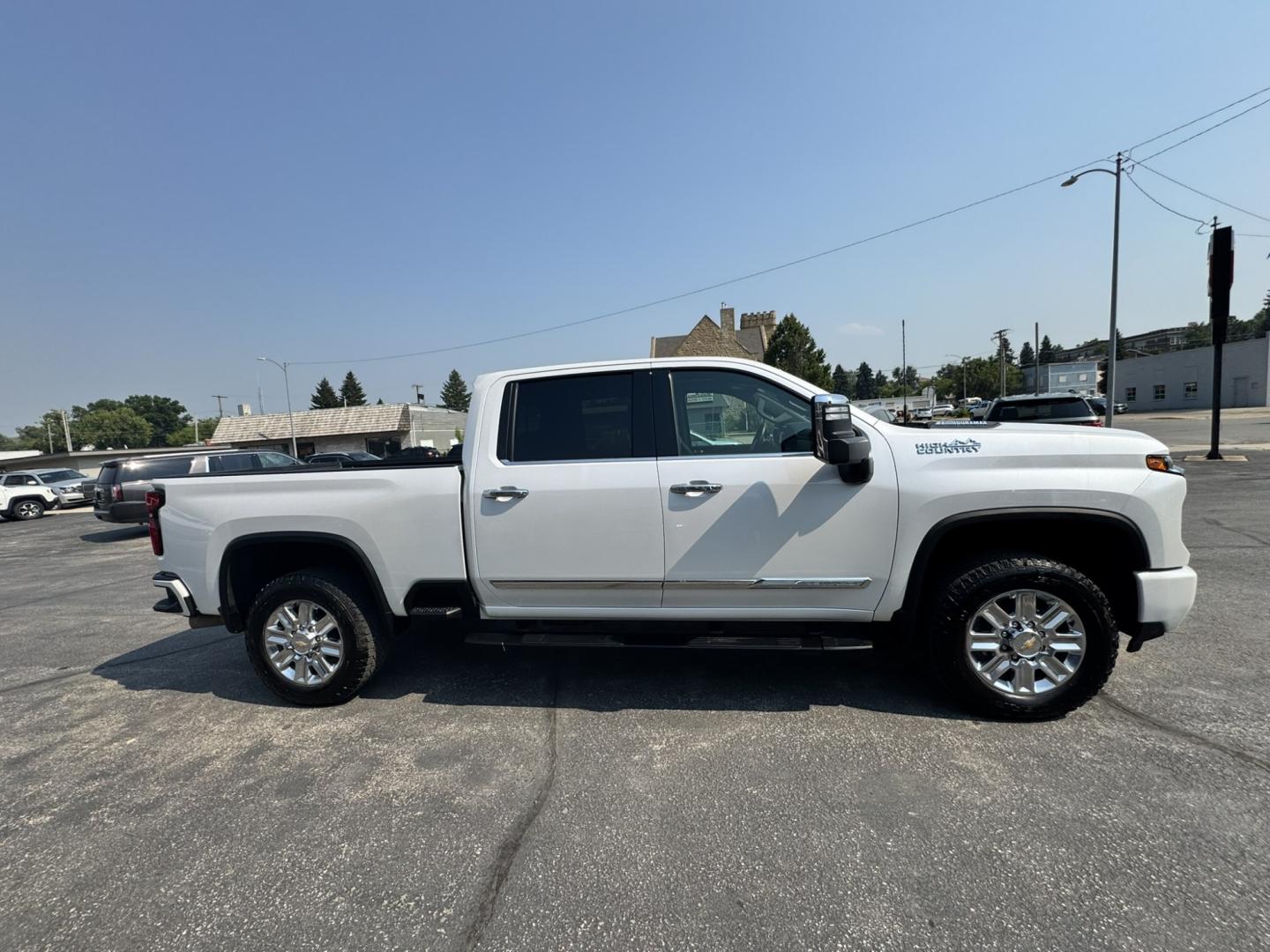 2025 WHITE /Tan Chevrolet Silverado 3500HD High Country Crew Cab 4WD (1GC4KVEY3SF) with an 6.6L V8 OHV 32V TURBO DIESEL engine, 6A transmission, located at 116 5th Avenue South, Lewistown, MT, 59457, 47.063877, -109.427879 - When only the best will do, this 2025 Chevrolet Silverado 3500HD High Country Crew Cab 4WD with the Duramax Turbo-Diesel delivers. Built for serious towing, hauling, and long days on the road, this heavy-duty pickup combines premium luxury with incredible capability, making it equally at home on the- Photo#1