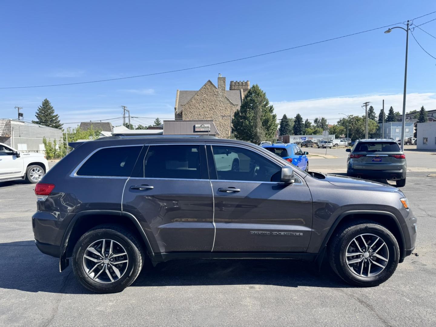 2018 Grey /Grey Jeep Grand Cherokee Laredo 4WD (1C4RJFAG8JC) with an 3.6L V6 DOHC 24V engine, 8A transmission, located at 116 5th Avenue South, Lewistown, MT, 59457, 47.063877, -109.427879 - Clean Car Fax on this local trade!- Photo#1