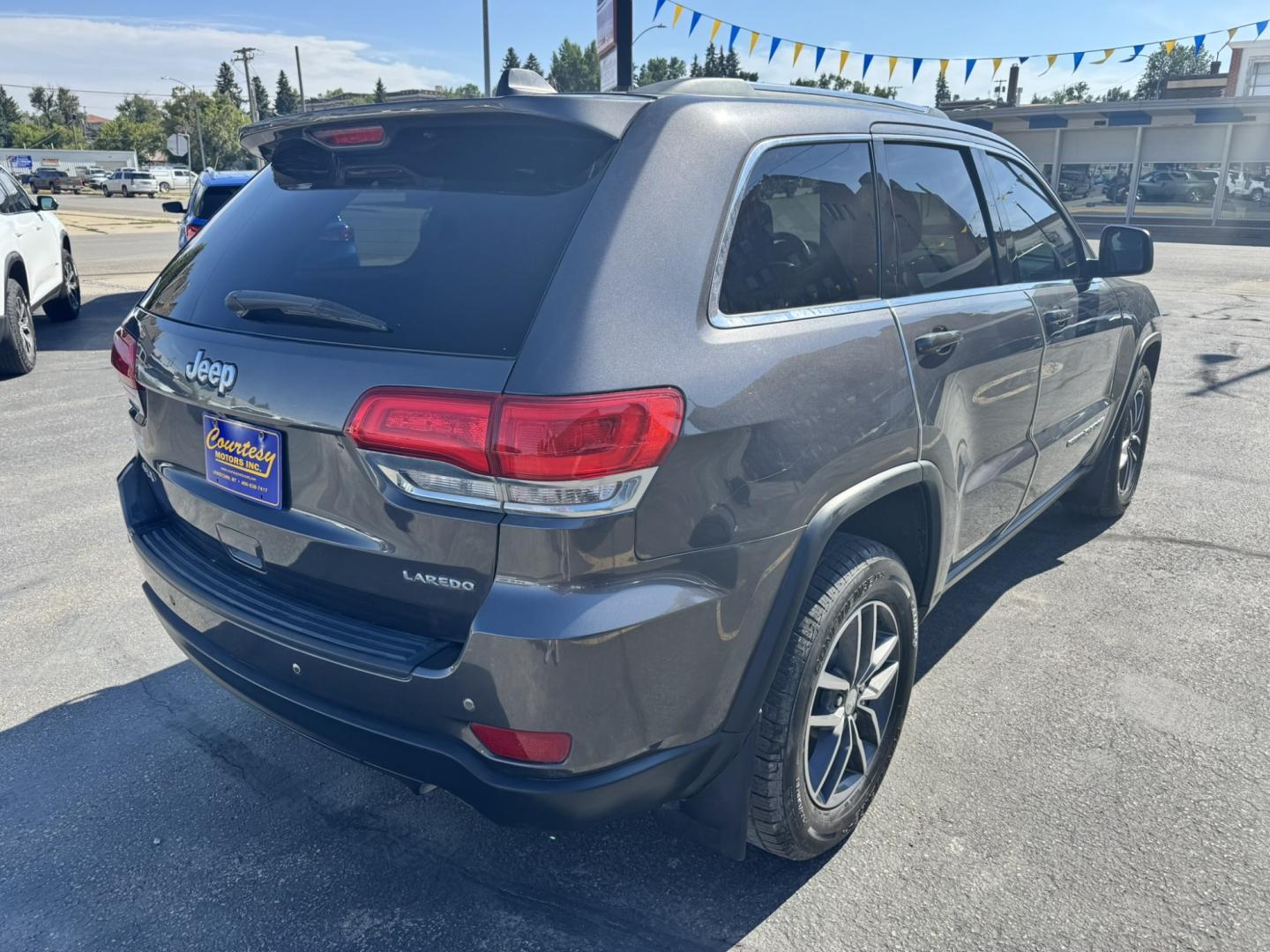 2018 Grey /Grey Jeep Grand Cherokee Laredo 4WD (1C4RJFAG8JC) with an 3.6L V6 DOHC 24V engine, 8A transmission, located at 116 5th Avenue South, Lewistown, MT, 59457, 47.063877, -109.427879 - Clean Car Fax on this local trade!- Photo#2