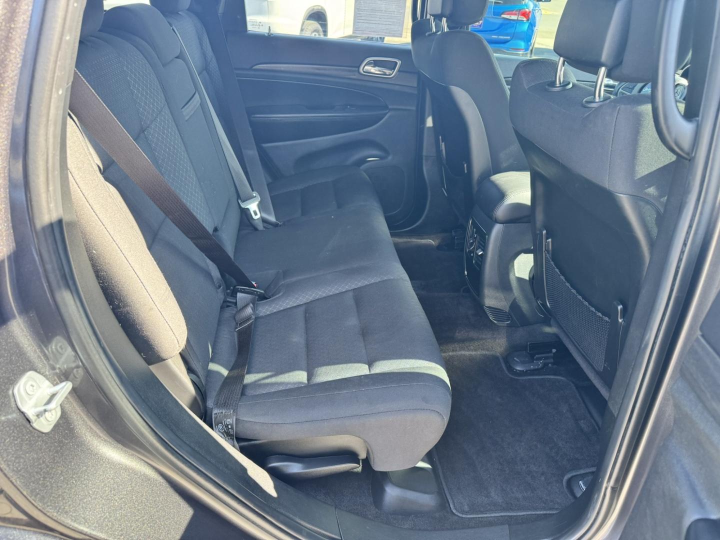 2018 Grey /Grey Jeep Grand Cherokee Laredo 4WD (1C4RJFAG8JC) with an 3.6L V6 DOHC 24V engine, 8A transmission, located at 116 5th Avenue South, Lewistown, MT, 59457, 47.063877, -109.427879 - Clean Car Fax on this local trade!- Photo#8