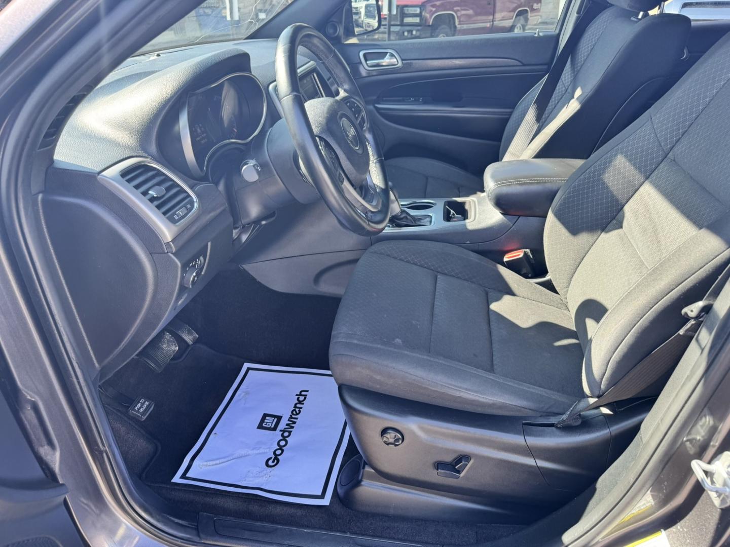 2018 Grey /Grey Jeep Grand Cherokee Laredo 4WD (1C4RJFAG8JC) with an 3.6L V6 DOHC 24V engine, 8A transmission, located at 116 5th Avenue South, Lewistown, MT, 59457, 47.063877, -109.427879 - Clean Car Fax on this local trade!- Photo#11