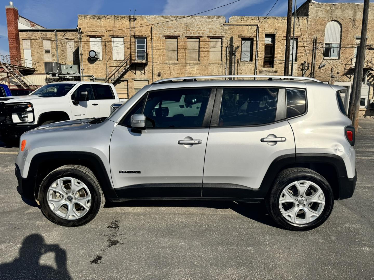 2017 SILVER /Grey Jeep Renegade Limited 4WD (ZACCJBDB9HP) with an 2.4L L4 DOHC 16V engine, 9A transmission, located at 116 5th Avenue South, Lewistown, MT, 59457, 47.063877, -109.427879- Photo#6