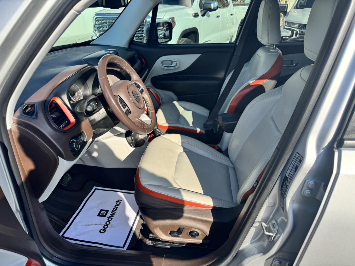 2017 SILVER /Grey Jeep Renegade Limited 4WD (ZACCJBDB9HP) with an 2.4L L4 DOHC 16V engine, 9A transmission, located at 116 5th Avenue South, Lewistown, MT, 59457, 47.063877, -109.427879- Photo#11