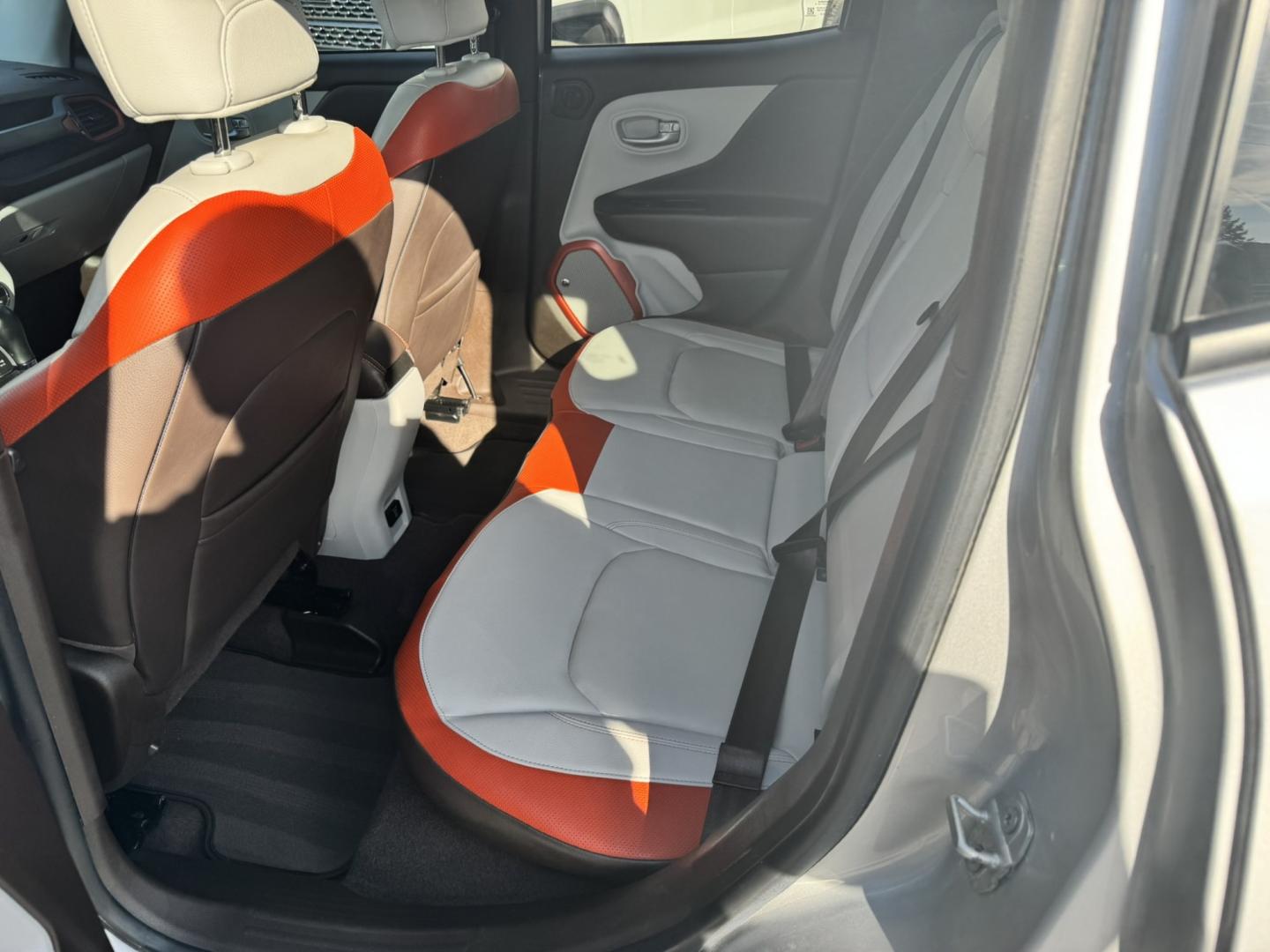 2017 SILVER /Grey Jeep Renegade Limited 4WD (ZACCJBDB9HP) with an 2.4L L4 DOHC 16V engine, 9A transmission, located at 116 5th Avenue South, Lewistown, MT, 59457, 47.063877, -109.427879- Photo#10