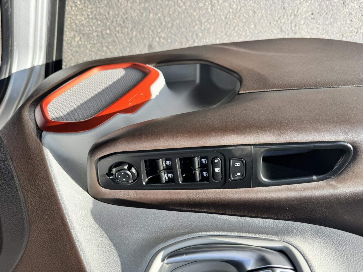 2017 SILVER /Grey Jeep Renegade Limited 4WD (ZACCJBDB9HP) with an 2.4L L4 DOHC 16V engine, 9A transmission, located at 116 5th Avenue South, Lewistown, MT, 59457, 47.063877, -109.427879- Photo#12