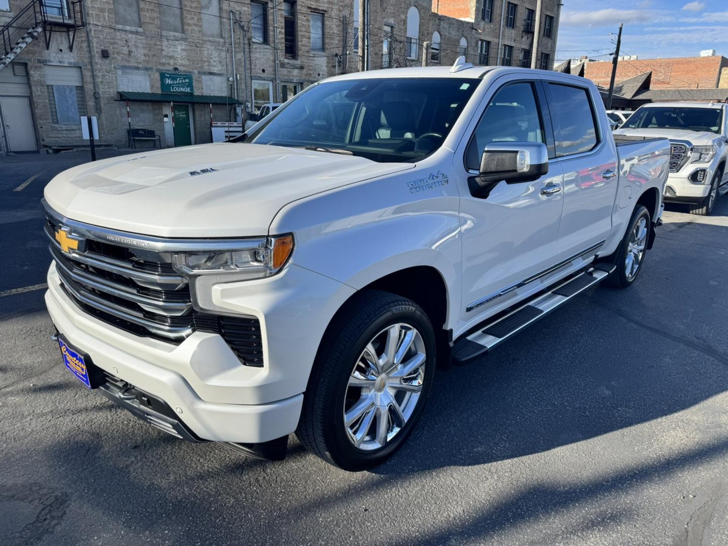2024 WHITE /Black Chevrolet Silverado 1500 High Country Crew Cab 4WD (1GCUDJEL6RZ) with an 6.2L V8 OHV 16V engine, 6A transmission, located at 116 5th Avenue South, Lewistown, MT, 59457, 47.063877, -109.427879- Photo#6