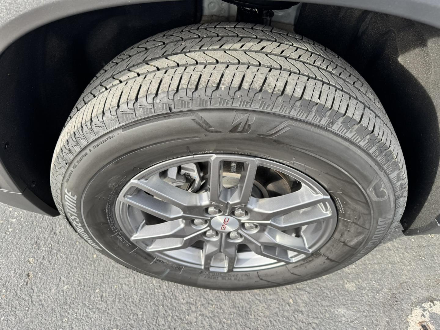 2026 Grey /Grey GMC Acadia Elevation (1GKENNKS4TJ) with an 2.5L L4 DOHC 16V engine, 9A transmission, located at 116 5th Avenue South, Lewistown, MT, 59457, 47.063877, -109.427879 - 2026 GMC Acadia Elevation AWD — a great-looking midsize SUV that gives you the perfect combination of style, comfort, technology and all-weather capability. The Acadia has been completely redesigned with a bold, upscale look and a spacious interior that makes it equally comfortable for daily drivi- Photo#26