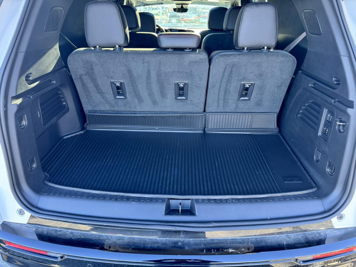 2024 WHITE /Black Chevrolet Traverse RS AWD (1GNEVLKS8RJ) with an 2.5L L4 DOHC 16V TURBO engine, 9A transmission, located at 116 5th Avenue South, Lewistown, MT, 59457, 47.063877, -109.427879 - Check out this sharp 2024 Chevrolet Traverse RS AWD! This well-equipped SUV combines sporty RS styling, impressive performance, and the comfort and technology your family will appreciate. Powered by a 2.5L turbocharged engine paired with an 8-speed automatic transmission, it delivers strong accelera- Photo#12