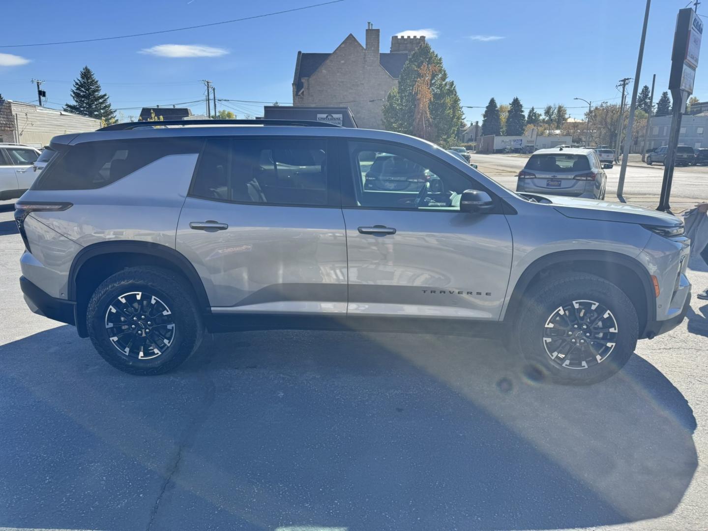 2026 Grey /Black Chevrolet Traverse Z71 (1GNEVJKS1TJ) , located at 116 5th Avenue South, Lewistown, MT, 59457, 47.063877, -109.427879 - Check out this sharp 2026 Chevrolet Traverse Z71 AWD! With rugged Z71 styling, impressive turbocharged performance, and plenty of room for the whole family, this Traverse is ready for daily driving and weekend adventures alike. Powered by a 2.5L turbocharged engine paired with an 8-speed automatic t- Photo#1