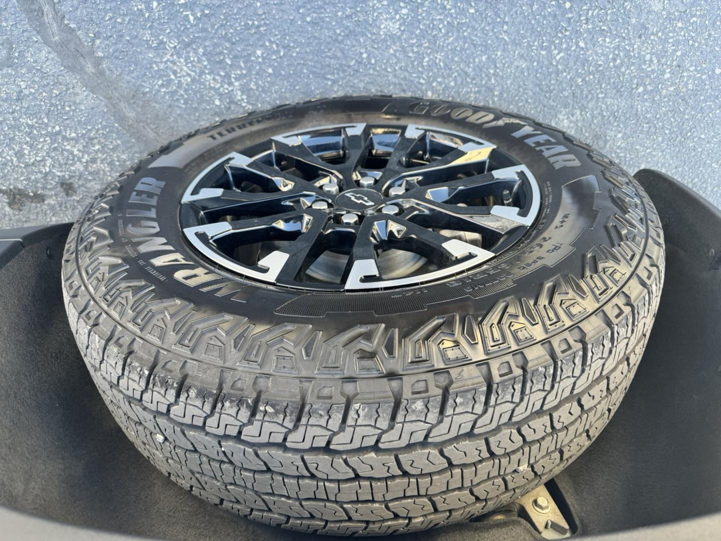2026 Grey /Black Chevrolet Traverse Z71 (1GNEVJKS1TJ) , located at 116 5th Avenue South, Lewistown, MT, 59457, 47.063877, -109.427879 - Check out this sharp 2026 Chevrolet Traverse Z71 AWD! With rugged Z71 styling, impressive turbocharged performance, and plenty of room for the whole family, this Traverse is ready for daily driving and weekend adventures alike. Powered by a 2.5L turbocharged engine paired with an 8-speed automatic t- Photo#28