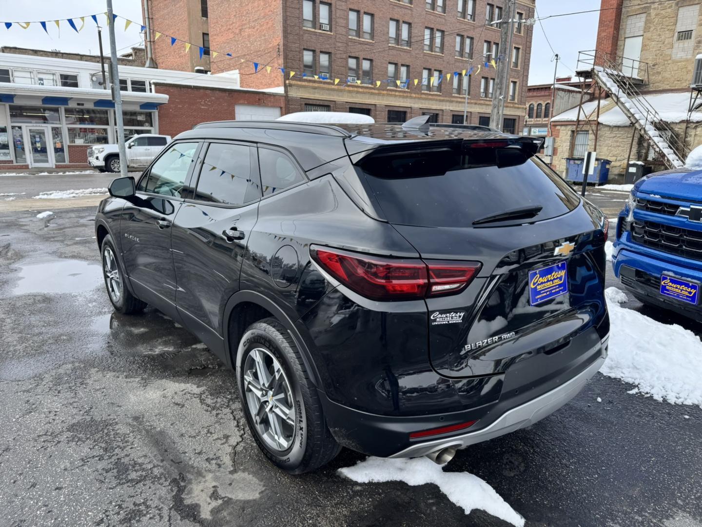 2025 Black /Grey Chevrolet Blazer 2LT AWD (3GNKBHR46SS) with an 2.0L L4 DOHC 16 TURBO engine, 9A transmission, located at 116 5th Avenue South, Lewistown, MT, 59457, 47.063877, -109.427879 - Check out this sharp 2025 Chevrolet Blazer 2LT AWD! With bold styling, sporty performance, and a comfortable, well-equipped interior, this Blazer is a great choice for anyone looking for a versatile SUV that stands out from the crowd. Powered by a 2.0L turbocharged engine paired with a 9-speed autom- Photo#4