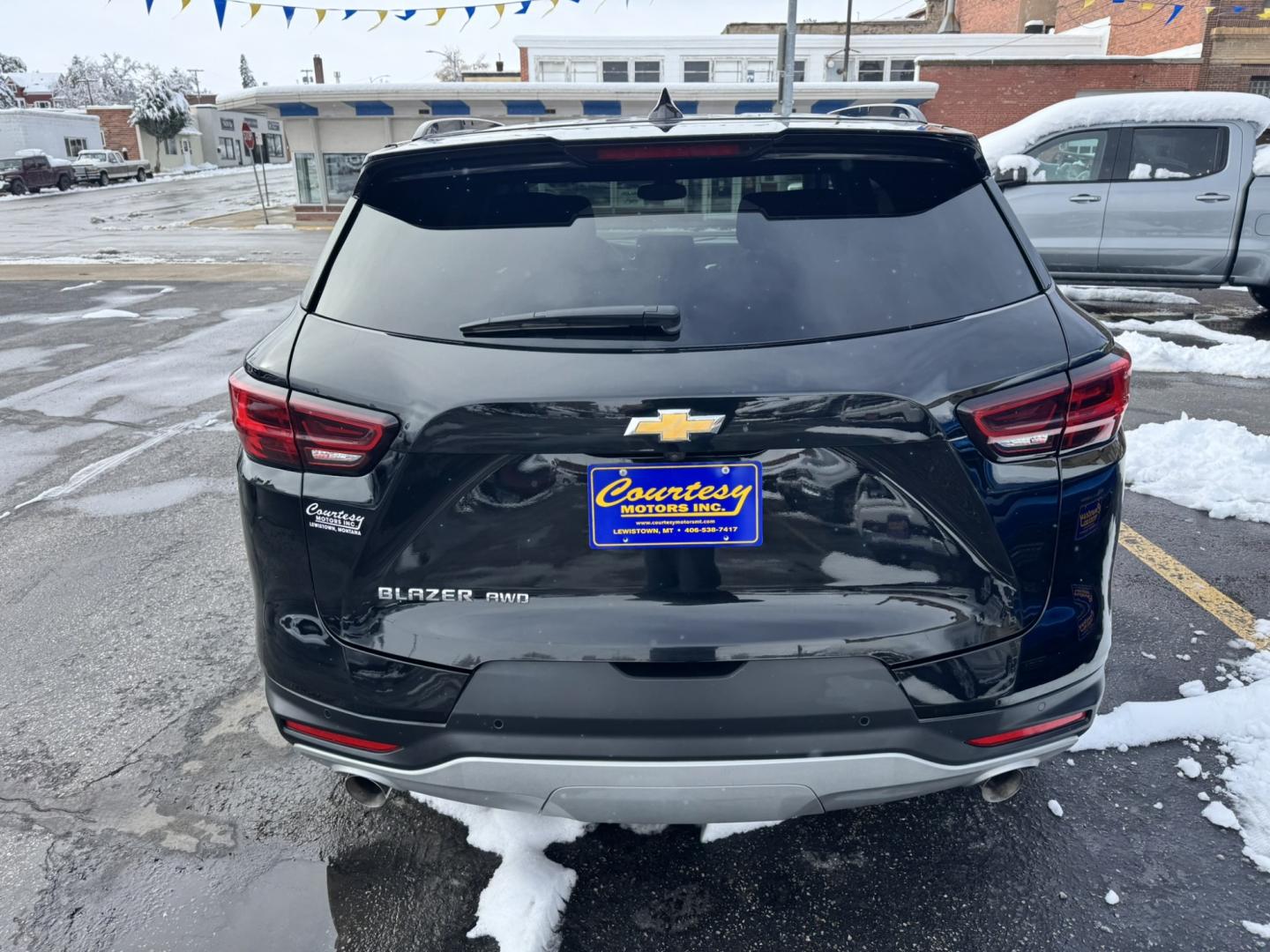 2025 Black /Grey Chevrolet Blazer 2LT AWD (3GNKBHR46SS) with an 2.0L L4 DOHC 16 TURBO engine, 9A transmission, located at 116 5th Avenue South, Lewistown, MT, 59457, 47.063877, -109.427879 - Check out this sharp 2025 Chevrolet Blazer 2LT AWD! With bold styling, sporty performance, and a comfortable, well-equipped interior, this Blazer is a great choice for anyone looking for a versatile SUV that stands out from the crowd. Powered by a 2.0L turbocharged engine paired with a 9-speed autom- Photo#3