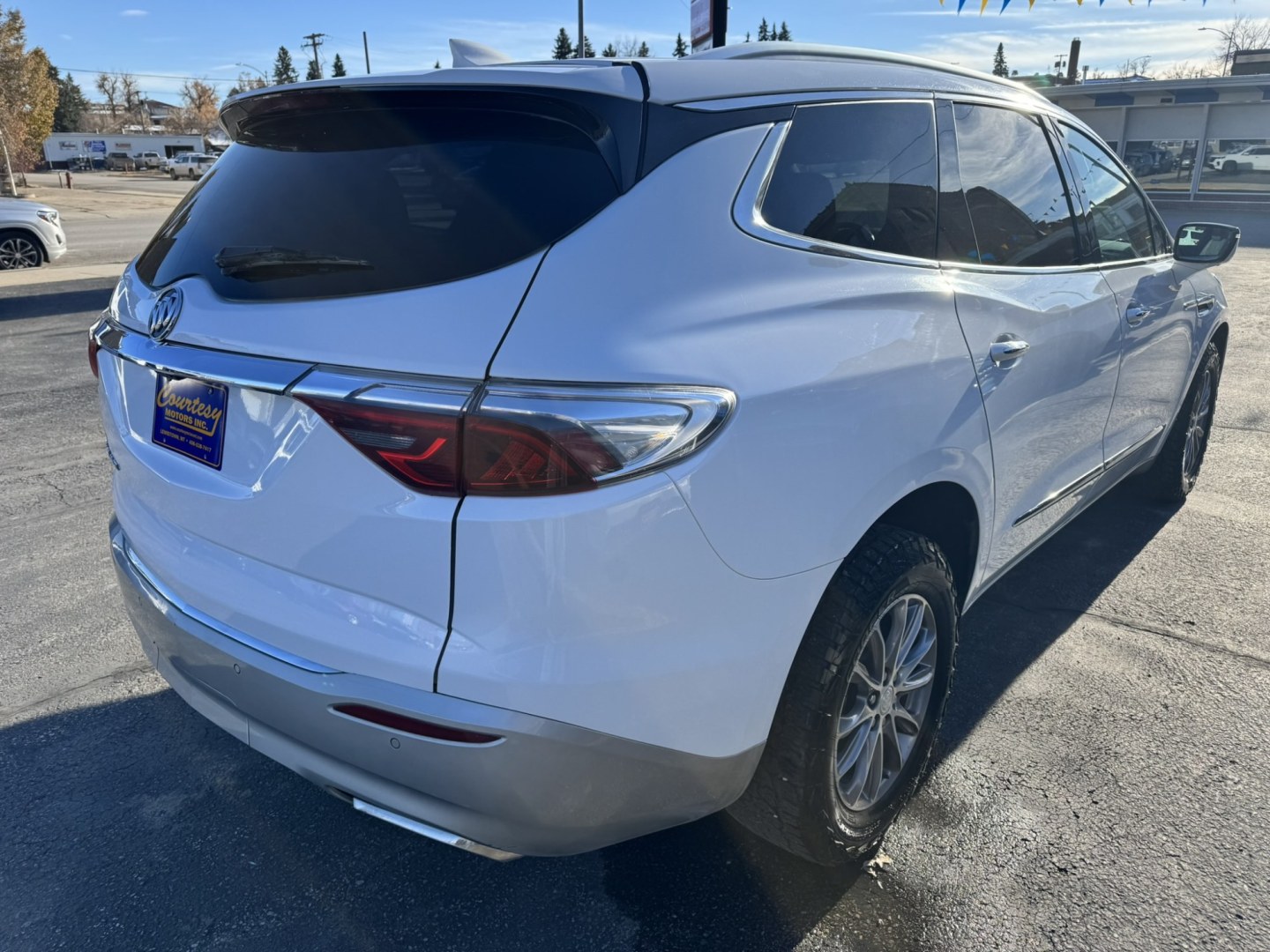 2022 WHITE /Grey Buick Enclave Premium AWD (5GAEVBKW7NJ) with an 3.6L V6 DOHC 24V engine, 9A transmission, located at 116 5th Avenue South, Lewistown, MT, 59457, 47.063877, -109.427879 - **2022 Buick Enclave Premium AWD** Experience refined comfort and confident capability in this 2022 Buick Enclave Premium AWD. Powered by a smooth 3.6L V6 engine producing **310 horsepower** and **266 lb-ft of torque**, paired with a 9-speed automatic transmission and all-wheel drive, it delivers q- Photo#2