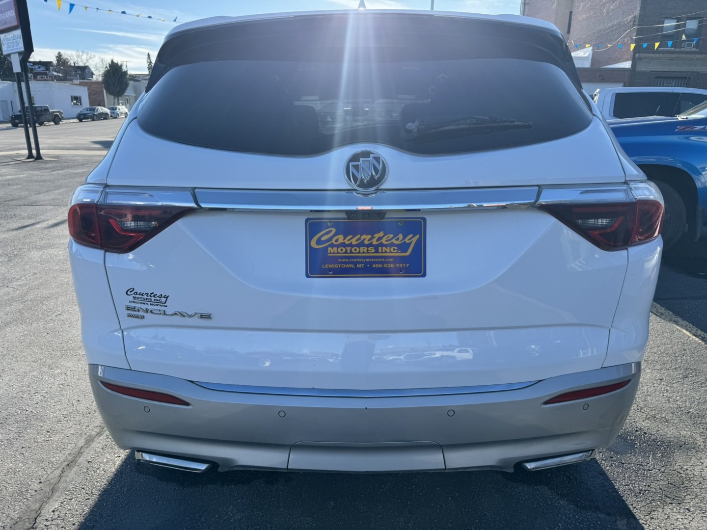 2022 WHITE /Grey Buick Enclave Premium AWD (5GAEVBKW7NJ) with an 3.6L V6 DOHC 24V engine, 9A transmission, located at 116 5th Avenue South, Lewistown, MT, 59457, 47.063877, -109.427879 - **2022 Buick Enclave Premium AWD** Experience refined comfort and confident capability in this 2022 Buick Enclave Premium AWD. Powered by a smooth 3.6L V6 engine producing **310 horsepower** and **266 lb-ft of torque**, paired with a 9-speed automatic transmission and all-wheel drive, it delivers q- Photo#3
