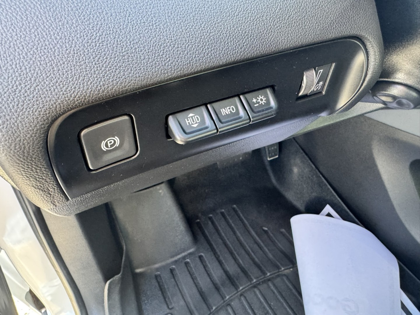 2022 WHITE /Grey Buick Enclave Premium AWD (5GAEVBKW7NJ) with an 3.6L V6 DOHC 24V engine, 9A transmission, located at 116 5th Avenue South, Lewistown, MT, 59457, 47.063877, -109.427879 - **2022 Buick Enclave Premium AWD** Experience refined comfort and confident capability in this 2022 Buick Enclave Premium AWD. Powered by a smooth 3.6L V6 engine producing **310 horsepower** and **266 lb-ft of torque**, paired with a 9-speed automatic transmission and all-wheel drive, it delivers q- Photo#18