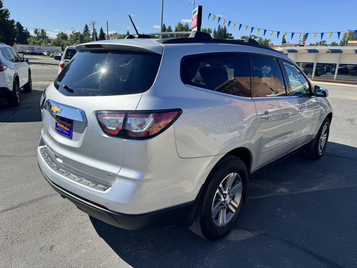 2017 SILVER /Grey Chevrolet Traverse 2LT AWD (1GNKVHKD1HJ) with an 3.6L V6 DOHC 24V engine, 6A transmission, located at 116 5th Avenue South, Lewistown, MT, 59457, 47.063877, -109.427879 - Clean Car Fax on this 2017 Chevrolet Traverse LT AWD! Loaded with heated leather, dual sunroofs, Bluetooth, On Star, XM Radio, and more! Don't let this 2017 Chevrolet Traverse AWD LT get away!- Photo#2