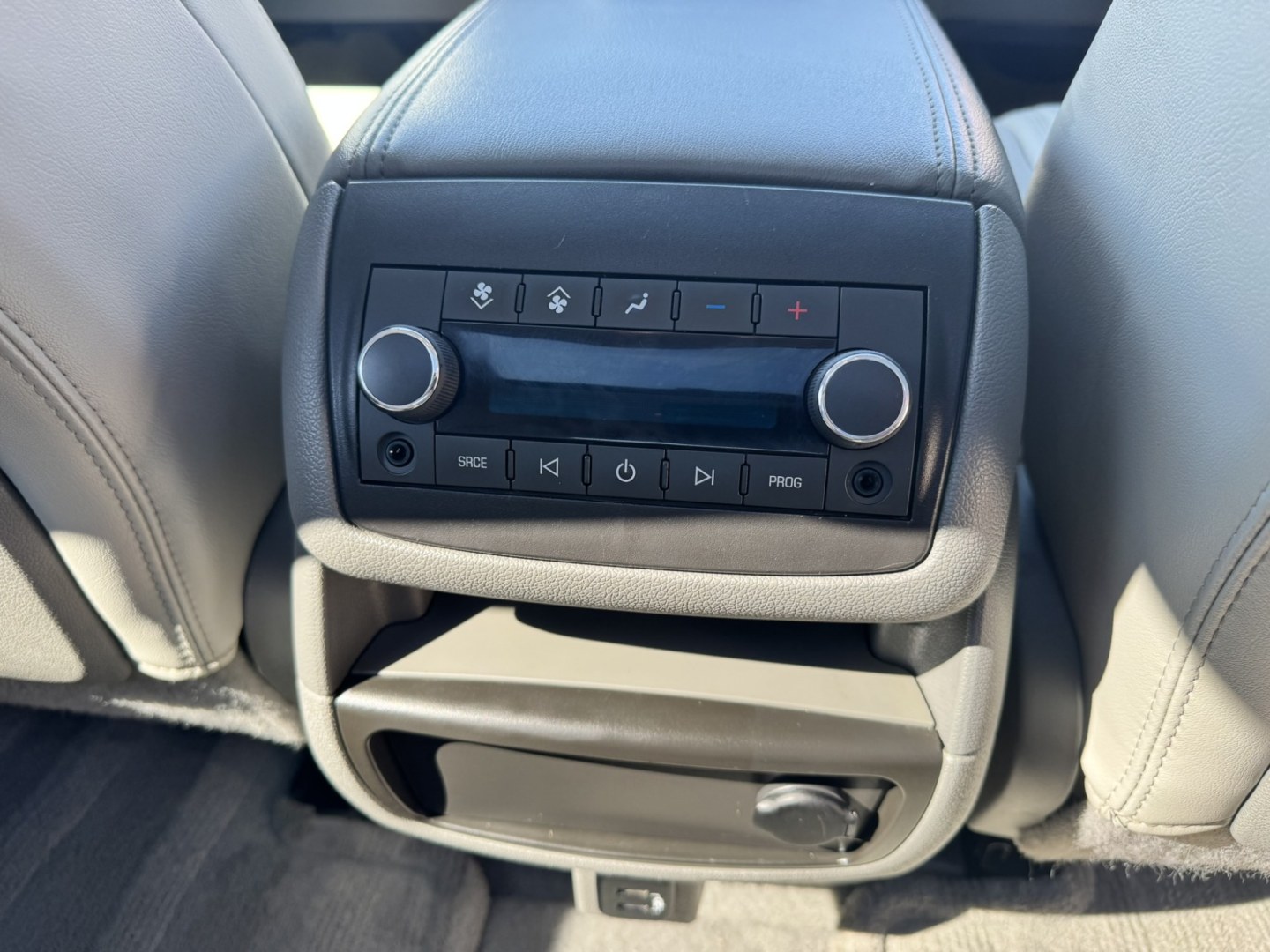 2017 SILVER /Grey Chevrolet Traverse 2LT AWD (1GNKVHKD1HJ) with an 3.6L V6 DOHC 24V engine, 6A transmission, located at 116 5th Avenue South, Lewistown, MT, 59457, 47.063877, -109.427879 - Clean Car Fax on this 2017 Chevrolet Traverse LT AWD! Loaded with heated leather, dual sunroofs, Bluetooth, On Star, XM Radio, and more! Don't let this 2017 Chevrolet Traverse AWD LT get away!- Photo#10