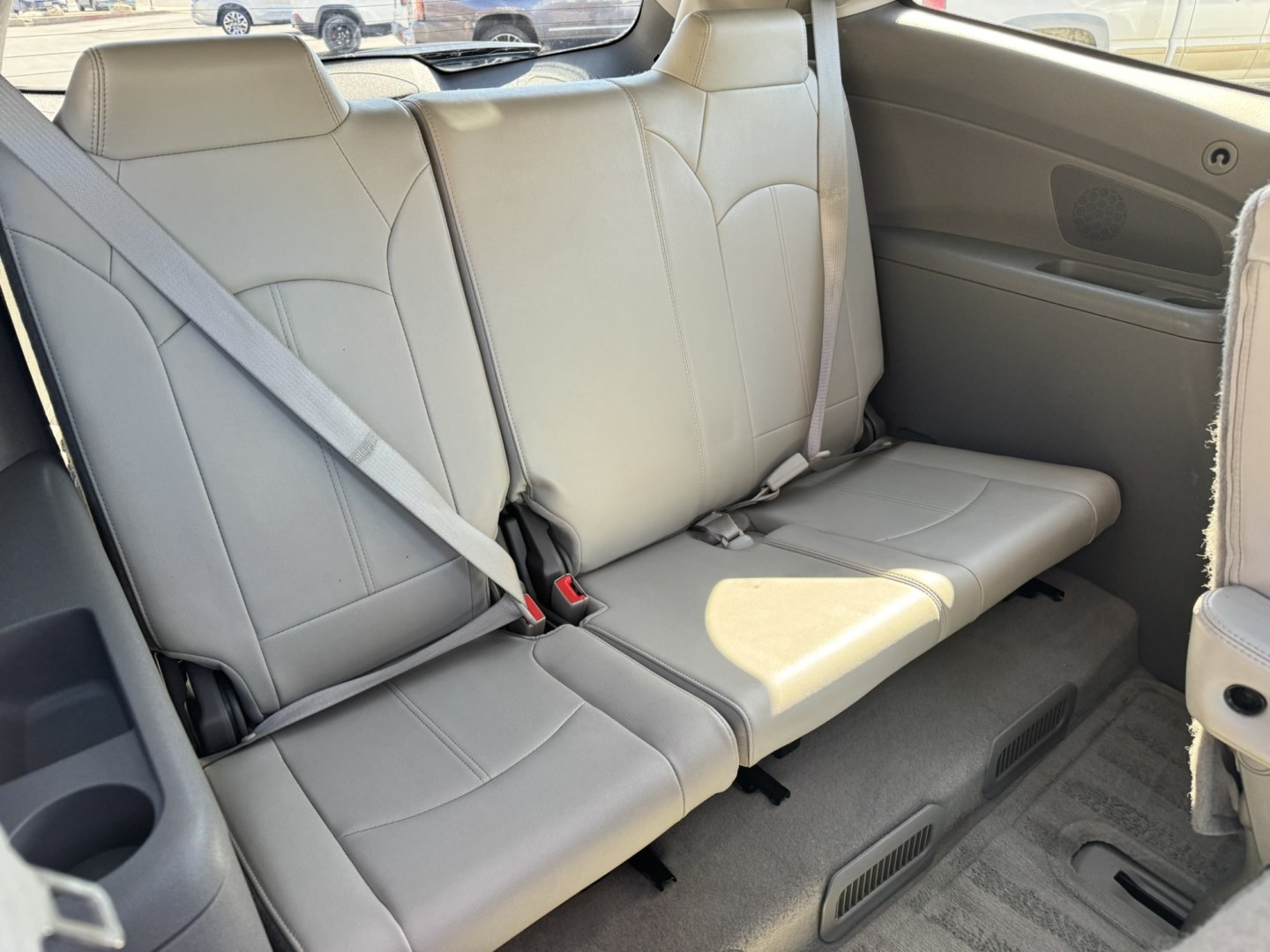 2017 SILVER /Grey Chevrolet Traverse 2LT AWD (1GNKVHKD1HJ) with an 3.6L V6 DOHC 24V engine, 6A transmission, located at 116 5th Avenue South, Lewistown, MT, 59457, 47.063877, -109.427879 - Clean Car Fax on this 2017 Chevrolet Traverse LT AWD! Loaded with heated leather, dual sunroofs, Bluetooth, On Star, XM Radio, and more! Don't let this 2017 Chevrolet Traverse AWD LT get away!- Photo#11