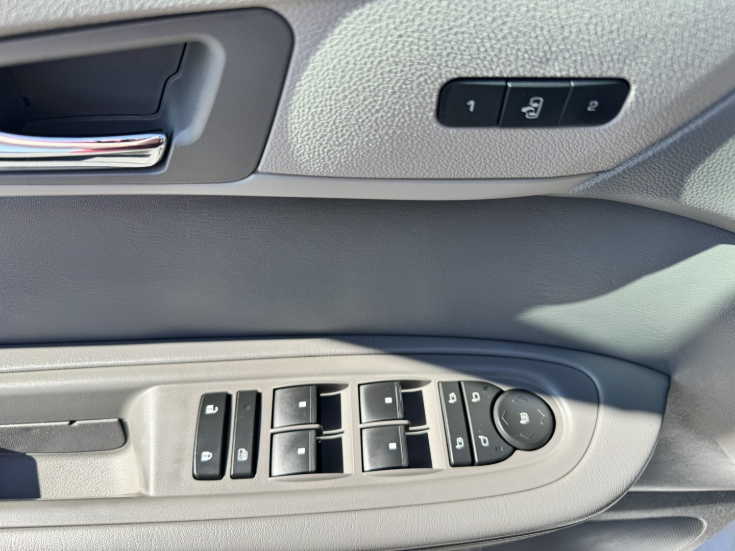 2017 SILVER /Grey Chevrolet Traverse 2LT AWD (1GNKVHKD1HJ) with an 3.6L V6 DOHC 24V engine, 6A transmission, located at 116 5th Avenue South, Lewistown, MT, 59457, 47.063877, -109.427879 - Clean Car Fax on this 2017 Chevrolet Traverse LT AWD! Loaded with heated leather, dual sunroofs, Bluetooth, On Star, XM Radio, and more! Don't let this 2017 Chevrolet Traverse AWD LT get away!- Photo#15