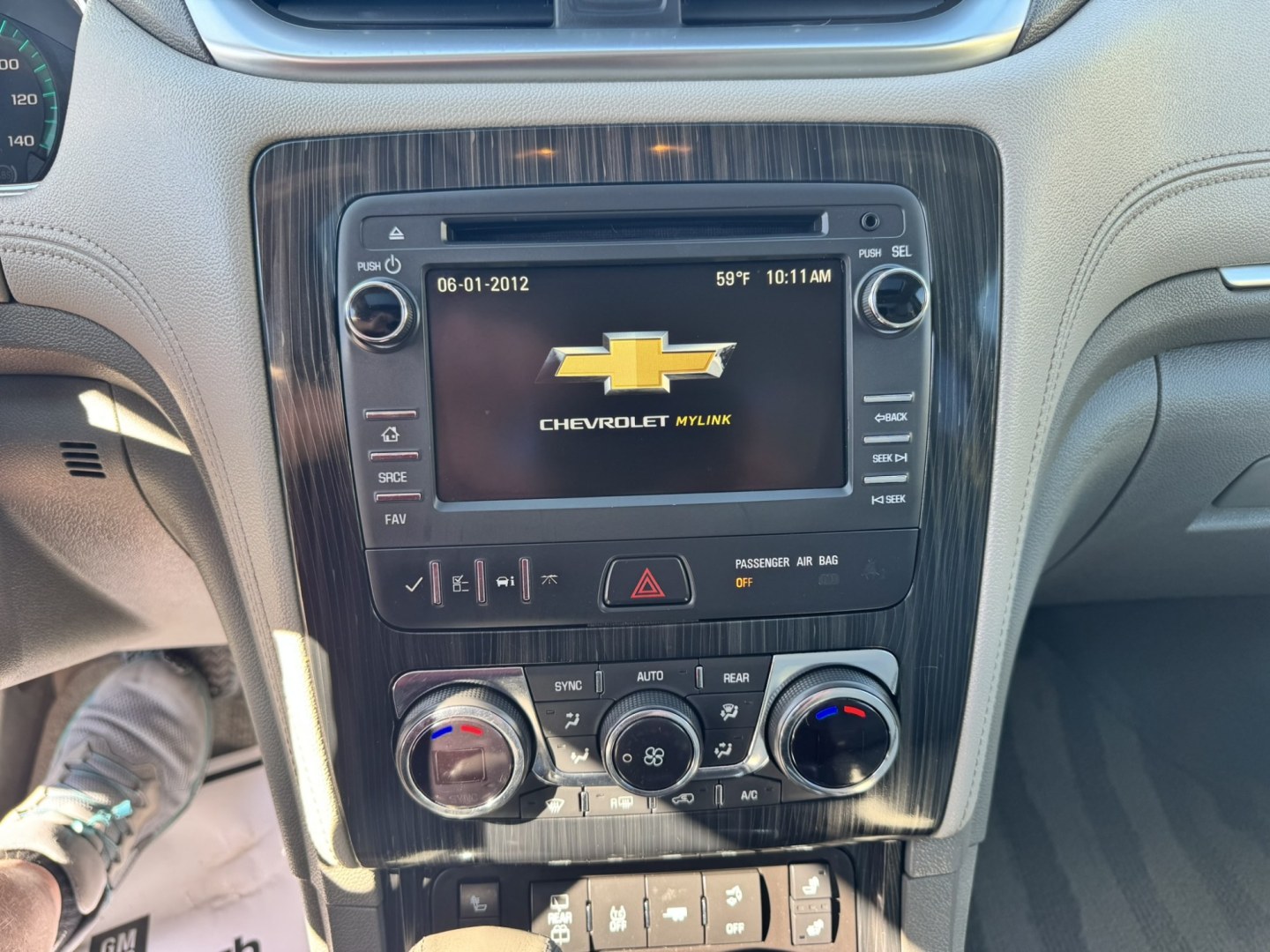 2017 SILVER /Grey Chevrolet Traverse 2LT AWD (1GNKVHKD1HJ) with an 3.6L V6 DOHC 24V engine, 6A transmission, located at 116 5th Avenue South, Lewistown, MT, 59457, 47.063877, -109.427879 - Clean Car Fax on this 2017 Chevrolet Traverse LT AWD! Loaded with heated leather, dual sunroofs, Bluetooth, On Star, XM Radio, and more! Don't let this 2017 Chevrolet Traverse AWD LT get away!- Photo#20