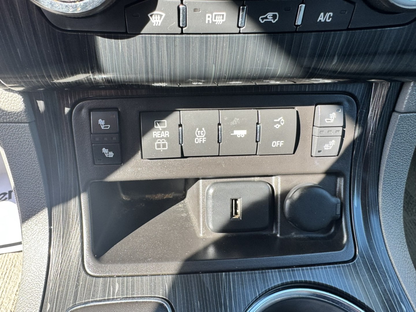 2017 SILVER /Grey Chevrolet Traverse 2LT AWD (1GNKVHKD1HJ) with an 3.6L V6 DOHC 24V engine, 6A transmission, located at 116 5th Avenue South, Lewistown, MT, 59457, 47.063877, -109.427879 - Clean Car Fax on this 2017 Chevrolet Traverse LT AWD! Loaded with heated leather, dual sunroofs, Bluetooth, On Star, XM Radio, and more! Don't let this 2017 Chevrolet Traverse AWD LT get away!- Photo#21