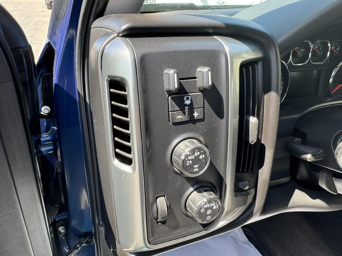 2016 BLUE /Grey Chevrolet Silverado 1500 LT Crew Cab 4WD (3GCUKRECXGG) with an 5.3L V8 OHV 16V engine, 6A transmission, located at 116 5th Avenue South, Lewistown, MT, 59457, 47.063877, -109.427879 - Clean Car Fax on this 2016 Chevrolet Silverado LT Crew Cab 4WD! Power driver seat, heated front seats, Navigation, Keyless Entry, remote start, tow package, heated exterior mirrors, ALL STAR EDITION * TRAILERING EQUIPMENT PKG INCL AUTO LOCKING REAR DIFFERENTIAL * PWR SEAT ADJUSTER, DRIVER * LED FRO - Photo#12