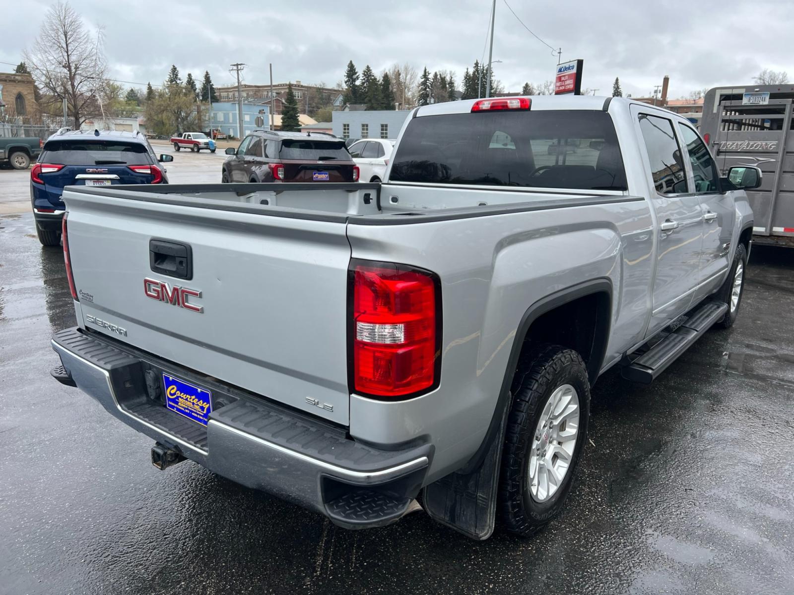 2017 SILVER /Ebony GMC Sierra 1500 SLE Crew Cab Standard Box 4WD (3GTU2MEC0HG) with an 5.3L V8 OHV 16V engine, 6A transmission, located at 116 5th Avenue South, Lewistown, MT, 59457, 47.063877, -109.427879 - Clean Car Fax on this 2017 GMC Sierra 1500 Crew Cab SLE! It's got the 6.5' box, trailer brake controller, locking differential, dual zone automatic climate control and more! The Sierra 1500 is a handsome machine, especially when decked out in the ultraluxurious Denali trim or the sinister-looking A - Photo #2