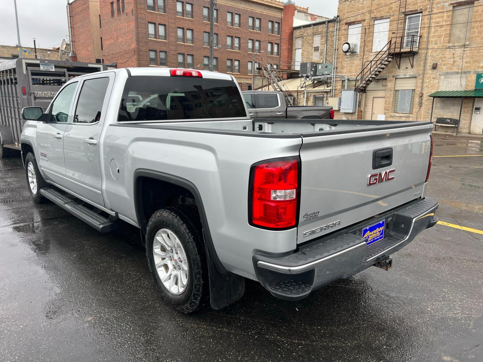 2017 SILVER /Ebony GMC Sierra 1500 SLE Crew Cab Standard Box 4WD (3GTU2MEC0HG) with an 5.3L V8 OHV 16V engine, 6A transmission, located at 116 5th Avenue South, Lewistown, MT, 59457, 47.063877, -109.427879 - Clean Car Fax on this 2017 GMC Sierra 1500 Crew Cab SLE! It's got the 6.5' box, trailer brake controller, locking differential, dual zone automatic climate control and more! The Sierra 1500 is a handsome machine, especially when decked out in the ultraluxurious Denali trim or the sinister-looking A - Photo #4