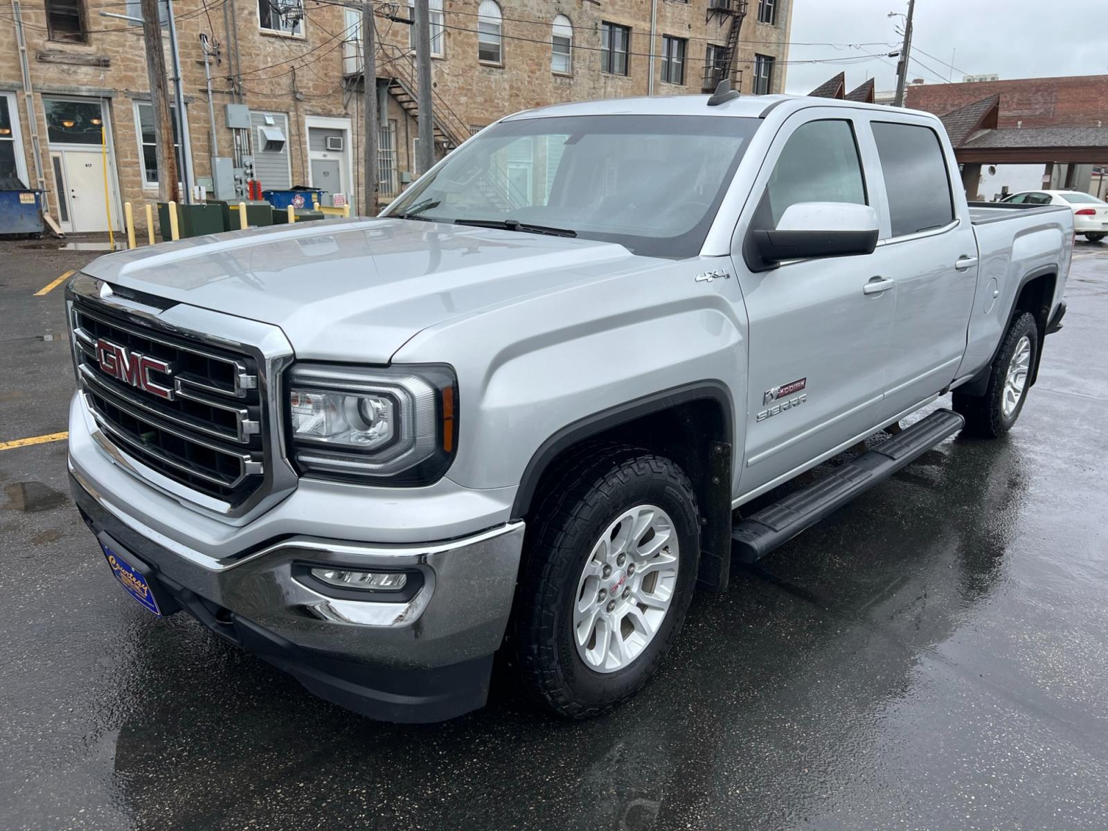 2017 SILVER /Ebony GMC Sierra 1500 SLE Crew Cab Standard Box 4WD (3GTU2MEC0HG) with an 5.3L V8 OHV 16V engine, 6A transmission, located at 116 5th Avenue South, Lewistown, MT, 59457, 47.063877, -109.427879 - Clean Car Fax on this 2017 GMC Sierra 1500 Crew Cab SLE! It's got the 6.5' box, trailer brake controller, locking differential, dual zone automatic climate control and more! The Sierra 1500 is a handsome machine, especially when decked out in the ultraluxurious Denali trim or the sinister-looking A - Photo #6